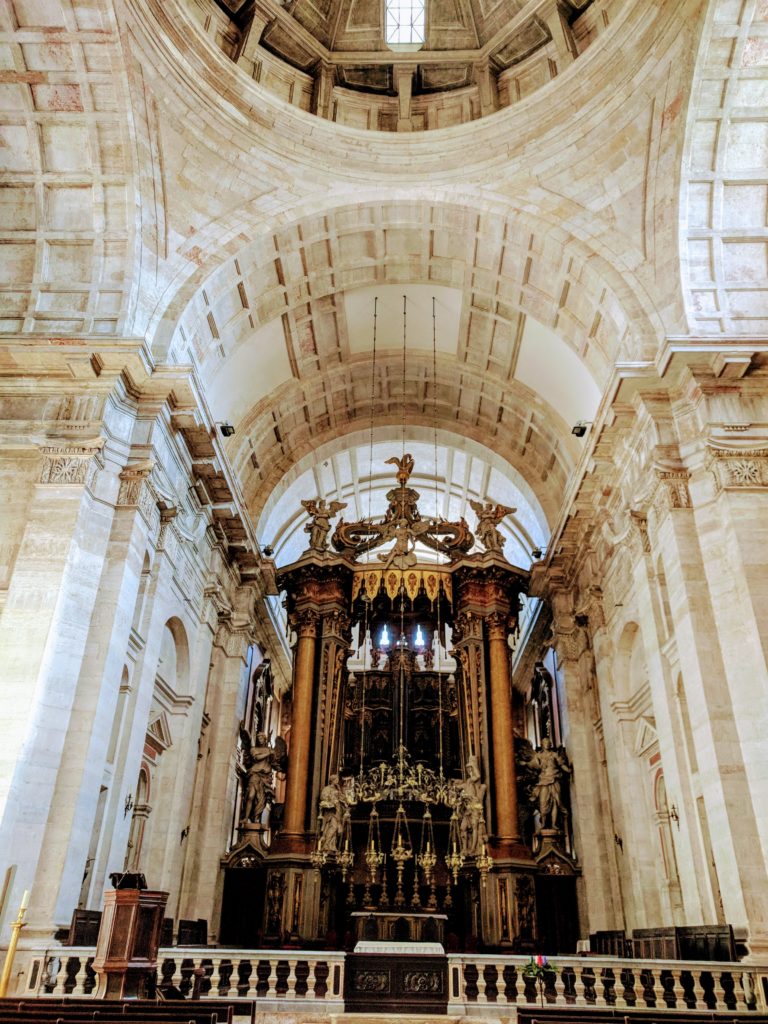 サン・ヴィセンテ・デ・フォーラ教会の祭壇