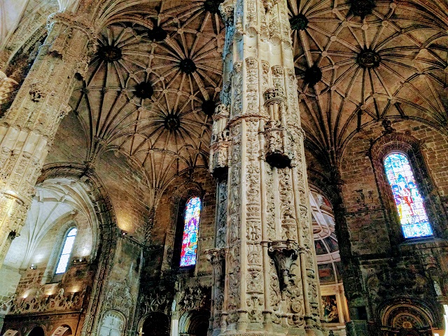 サンタマリア教会の豪華な装飾