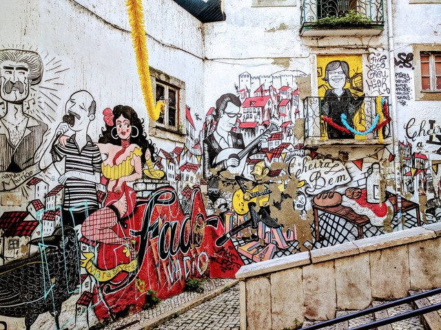 リスボンのフォトジェニックなストリートアートを紹介